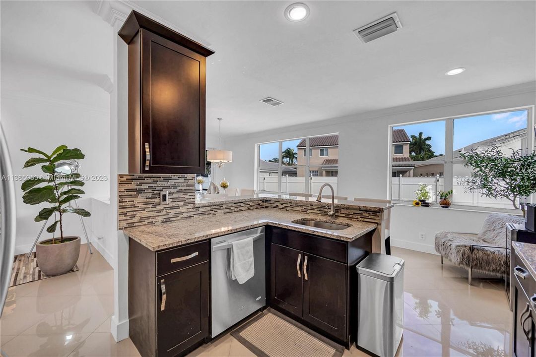 Recently Sold: $959,000 (5 beds, 3 baths, 2144 Square Feet)