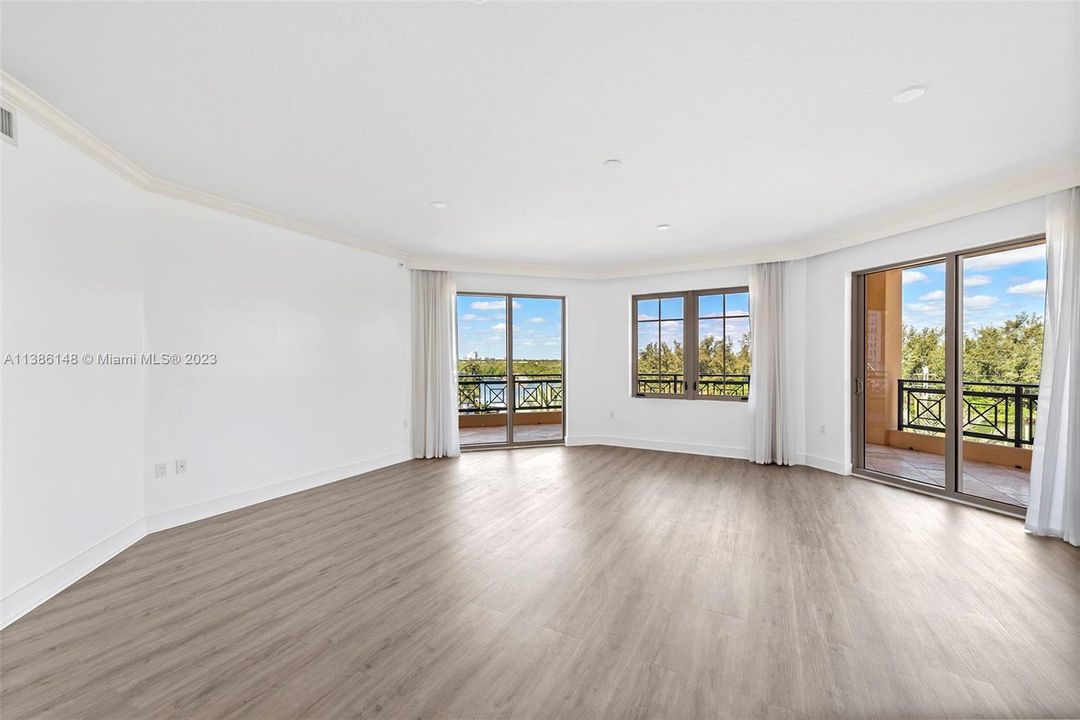 Recently Sold: $1,699,000 (3 beds, 2 baths, 3161 Square Feet)
