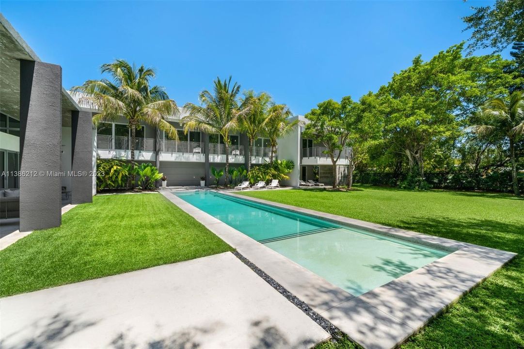 Recently Sold: $4,875,000 (6 beds, 6 baths, 5165 Square Feet)