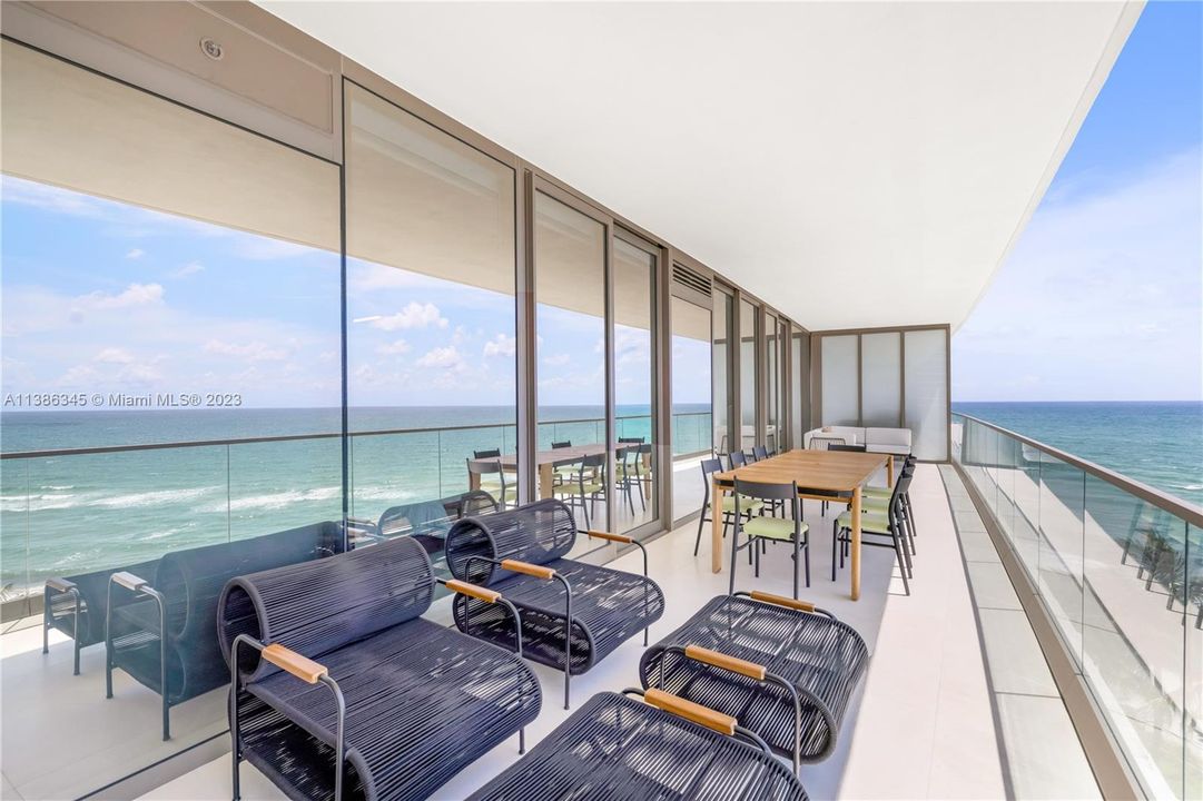 Recently Sold: $4,290,000 (3 beds, 5 baths, 2468 Square Feet)