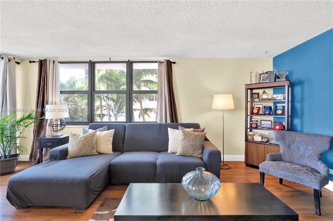 Recently Sold: $575,000 (2 beds, 2 baths, 1200 Square Feet)