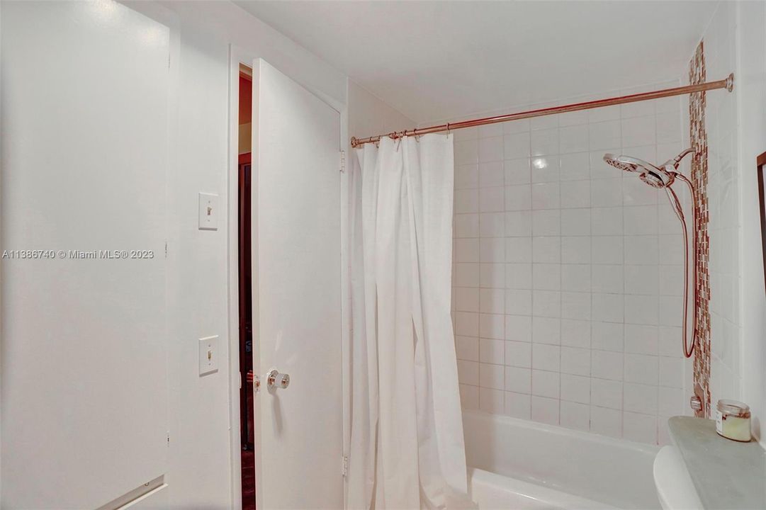最近售出: $199,000 (1 贝兹, 1 浴室, 844 平方英尺)