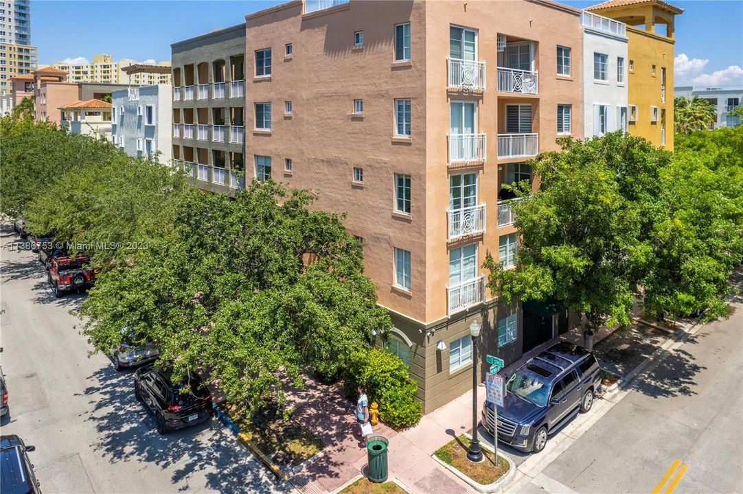 Recently Sold: $1,179,000 (2 beds, 2 baths, 1300 Square Feet)