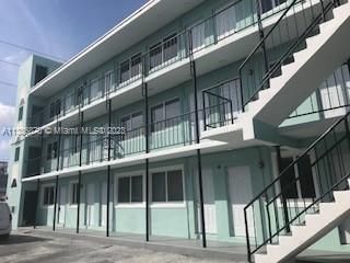 Recently Rented: $1,340 (0 beds, 1 baths, 290 Square Feet)