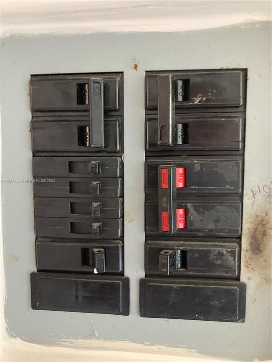 Breaker Switches (no fuses)