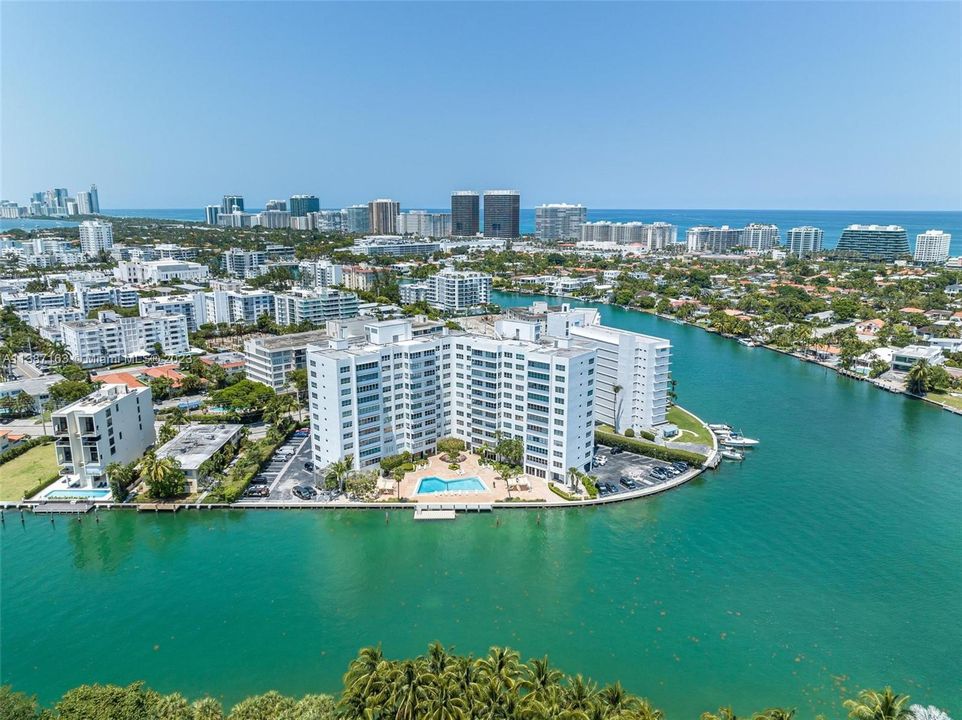 Recently Sold: $900,000 (2 beds, 2 baths, 1770 Square Feet)