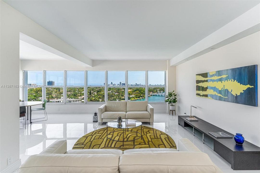 Recently Sold: $900,000 (2 beds, 2 baths, 1770 Square Feet)