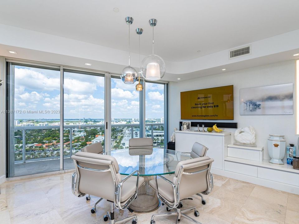Recently Sold: $3,895,000 (3 beds, 3 baths, 2150 Square Feet)