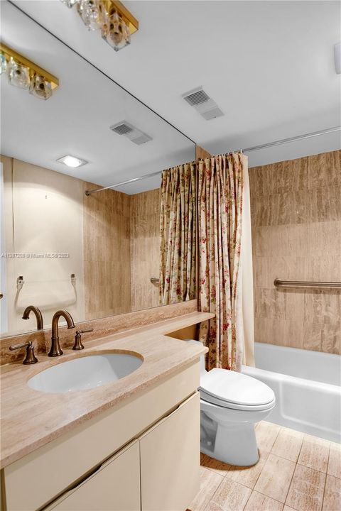 最近售出: $1,150,000 (2 贝兹, 2 浴室, 2018 平方英尺)