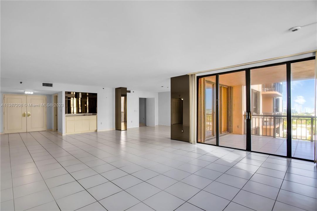 最近售出: $1,150,000 (2 贝兹, 2 浴室, 2018 平方英尺)