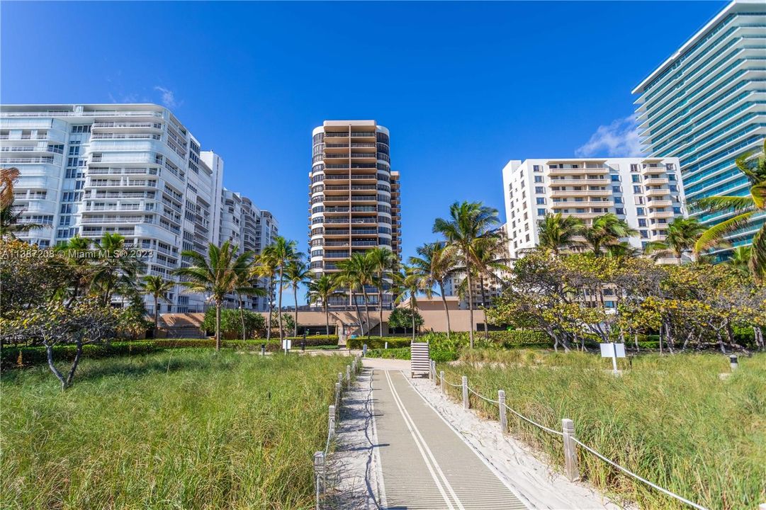 最近售出: $1,150,000 (2 贝兹, 2 浴室, 2018 平方英尺)