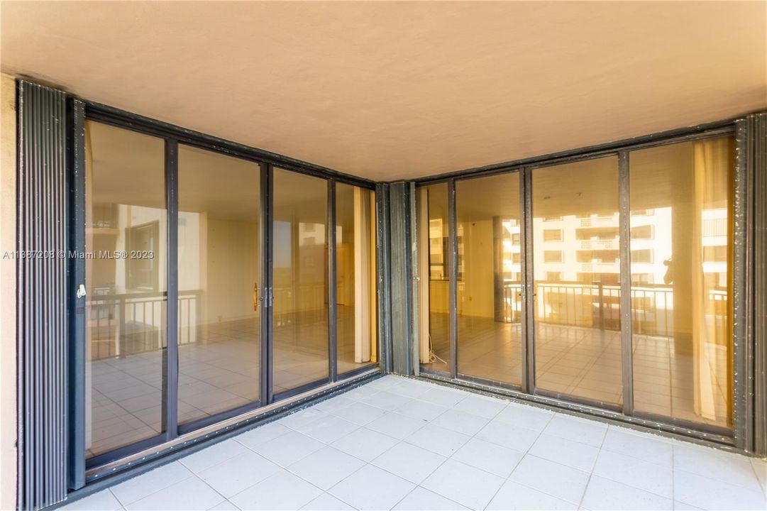 最近售出: $1,150,000 (2 贝兹, 2 浴室, 2018 平方英尺)