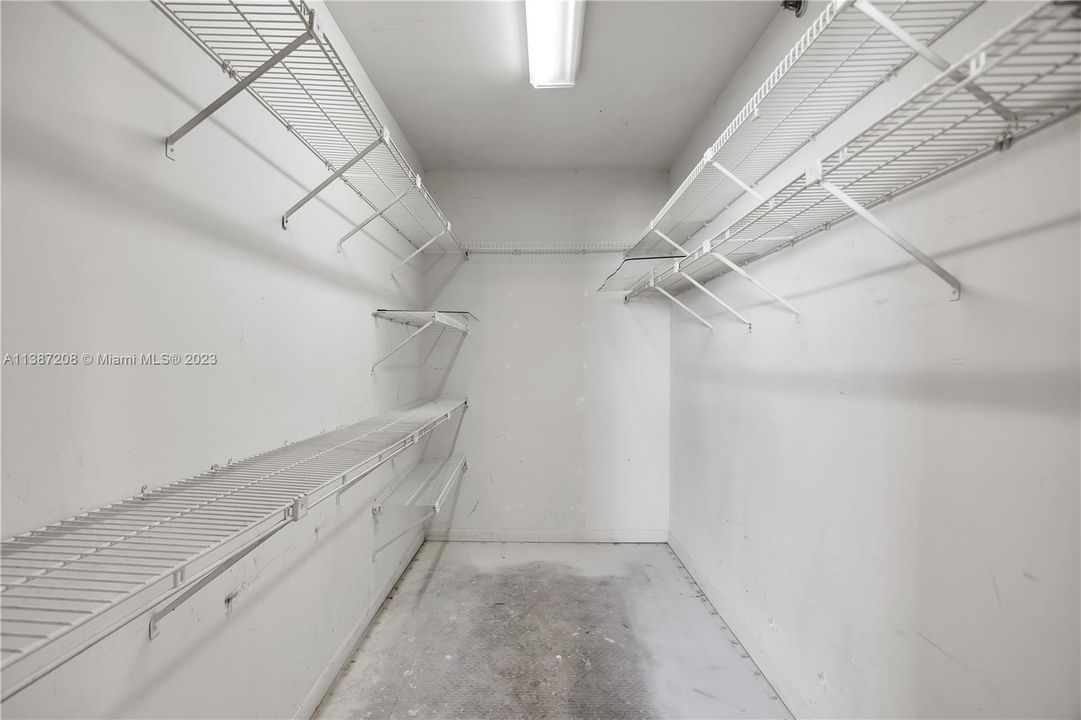 最近售出: $1,150,000 (2 贝兹, 2 浴室, 2018 平方英尺)