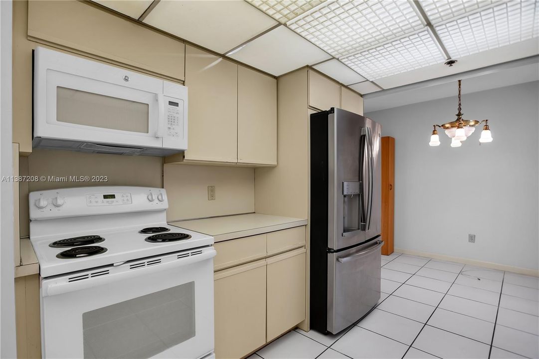 最近售出: $1,150,000 (2 贝兹, 2 浴室, 2018 平方英尺)