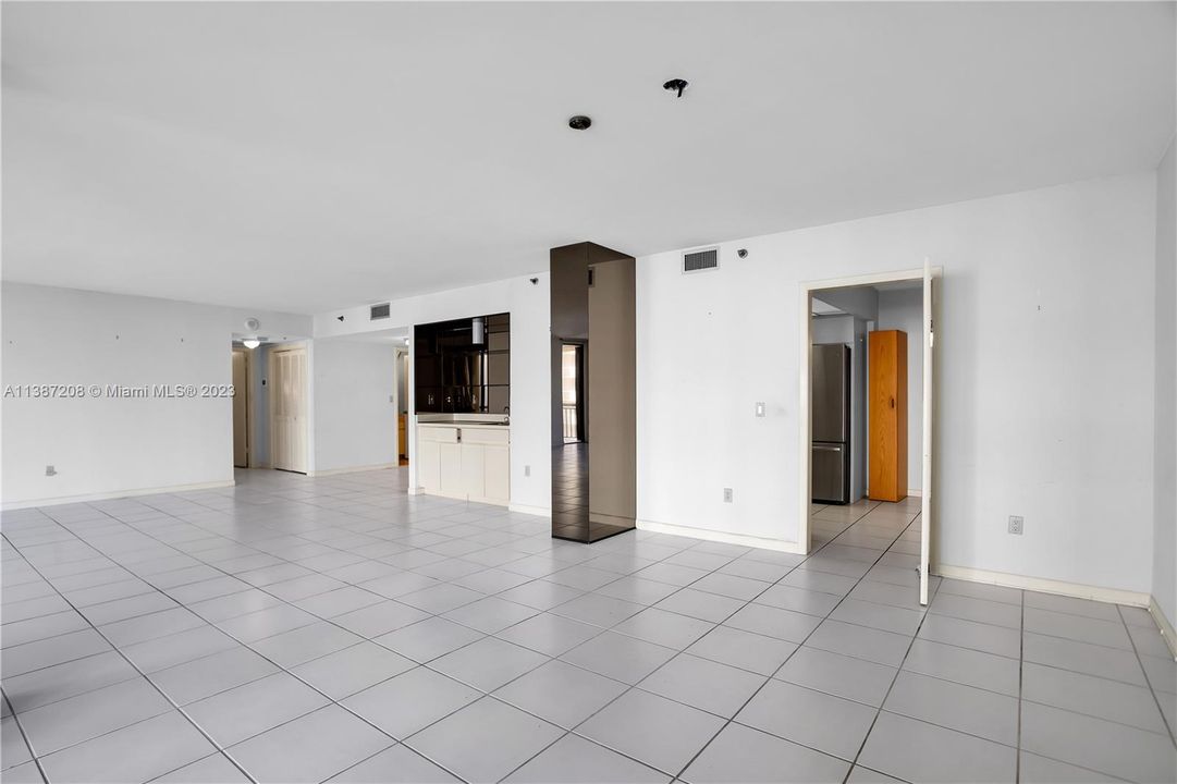 最近售出: $1,150,000 (2 贝兹, 2 浴室, 2018 平方英尺)