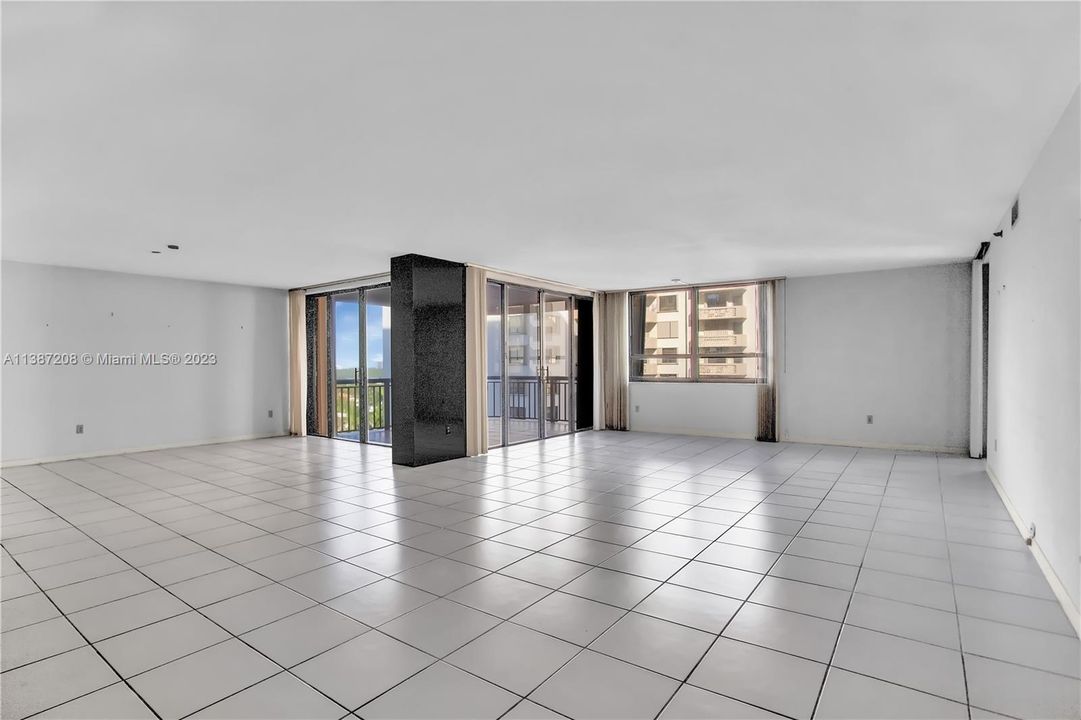 最近售出: $1,150,000 (2 贝兹, 2 浴室, 2018 平方英尺)