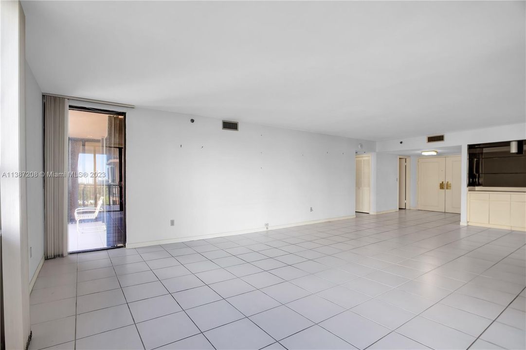 最近售出: $1,150,000 (2 贝兹, 2 浴室, 2018 平方英尺)