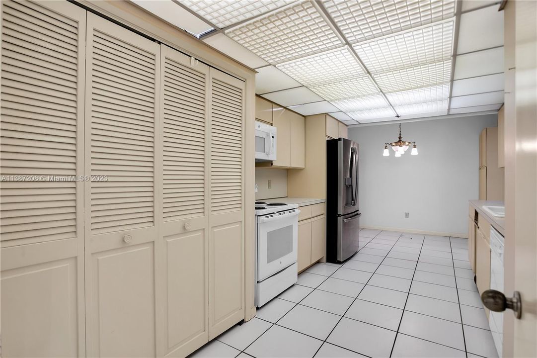 最近售出: $1,150,000 (2 贝兹, 2 浴室, 2018 平方英尺)