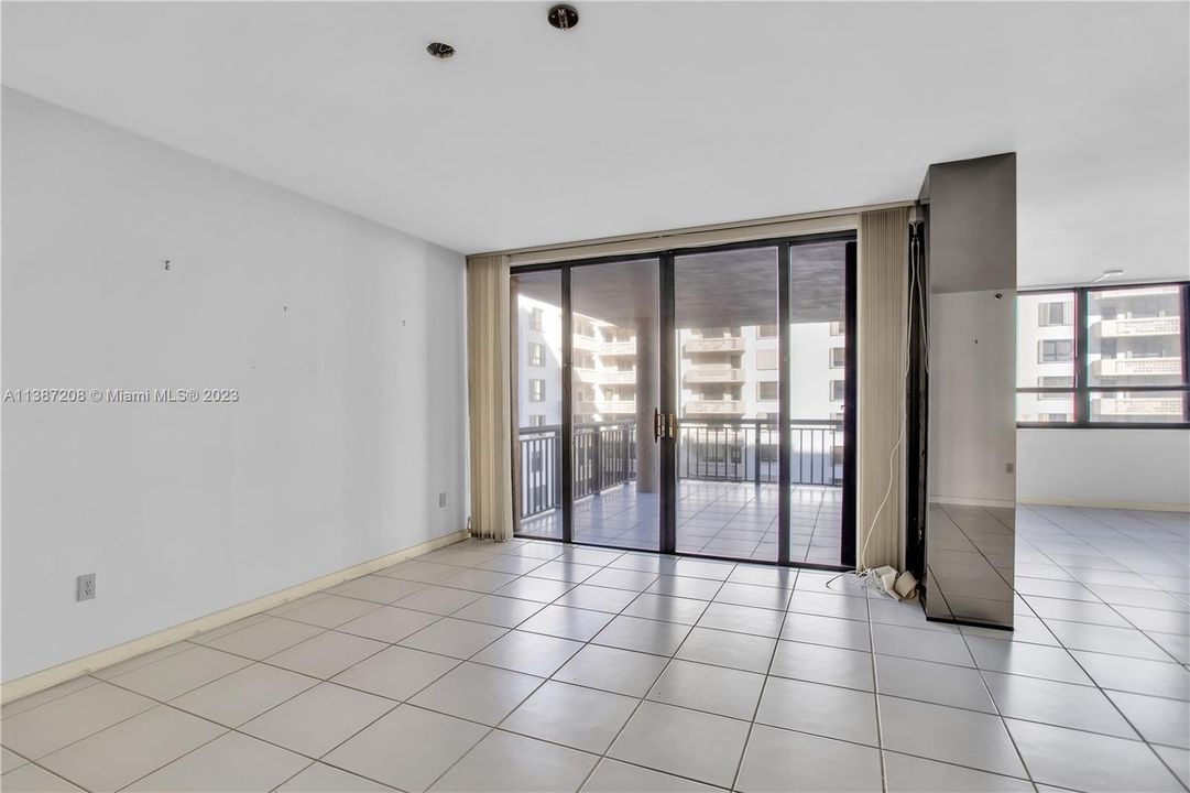 最近售出: $1,150,000 (2 贝兹, 2 浴室, 2018 平方英尺)