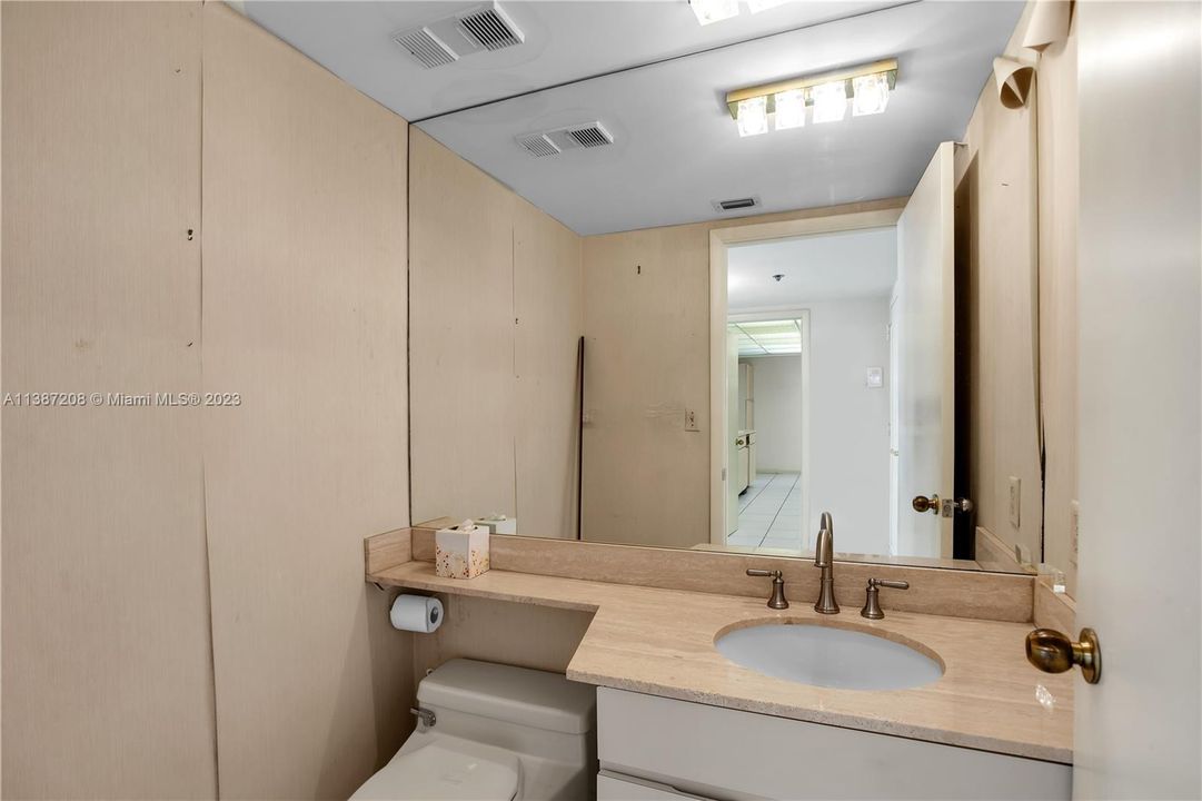 最近售出: $1,150,000 (2 贝兹, 2 浴室, 2018 平方英尺)