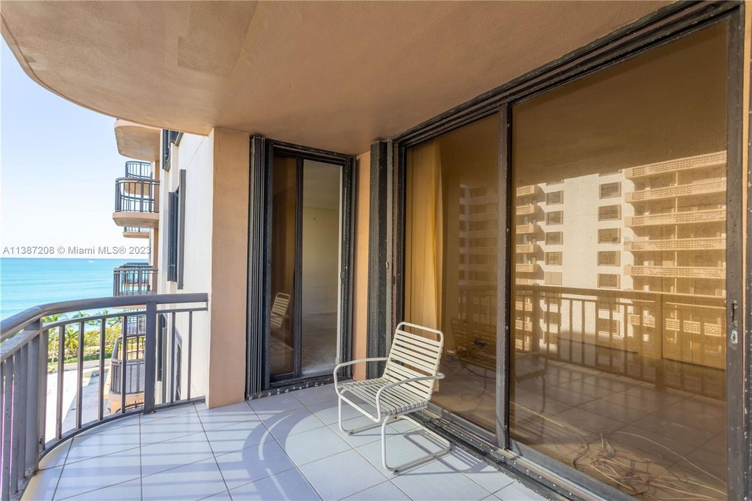 最近售出: $1,150,000 (2 贝兹, 2 浴室, 2018 平方英尺)