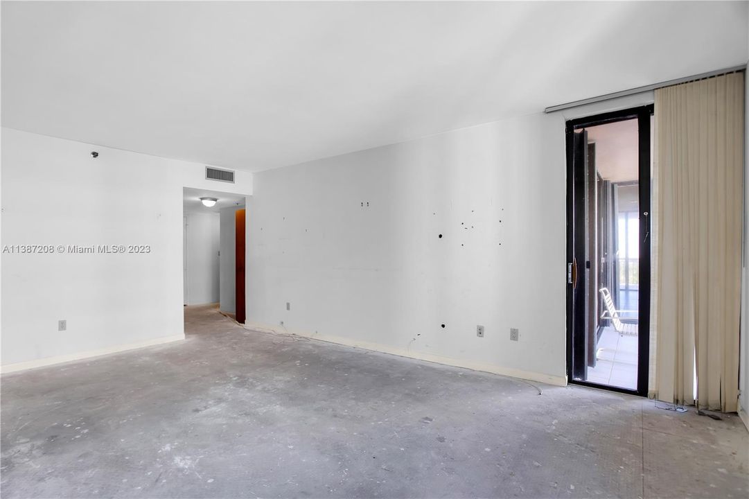 最近售出: $1,150,000 (2 贝兹, 2 浴室, 2018 平方英尺)