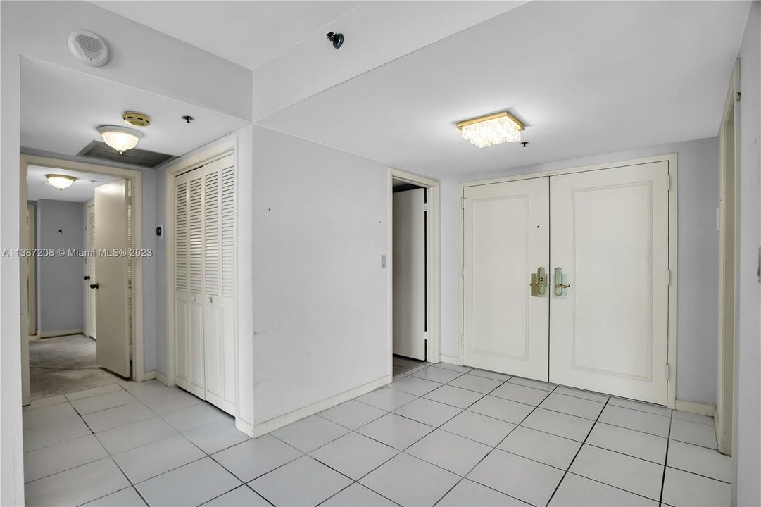 最近售出: $1,150,000 (2 贝兹, 2 浴室, 2018 平方英尺)