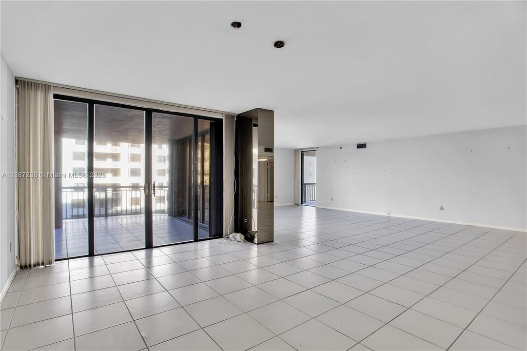 最近售出: $1,150,000 (2 贝兹, 2 浴室, 2018 平方英尺)