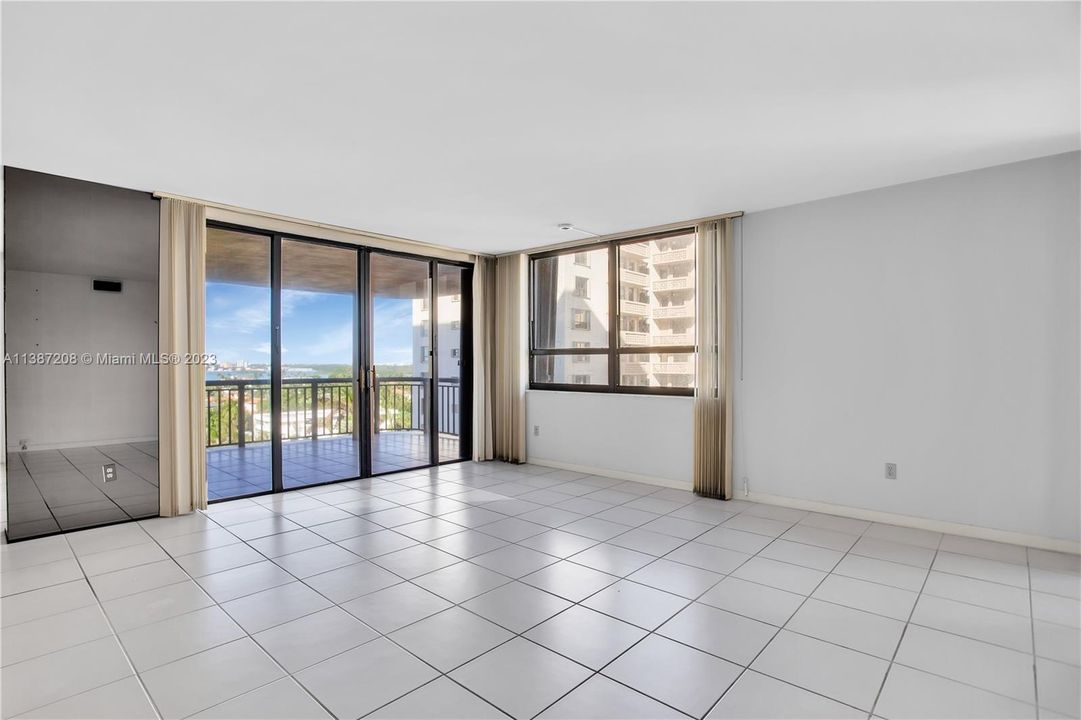 最近售出: $1,150,000 (2 贝兹, 2 浴室, 2018 平方英尺)