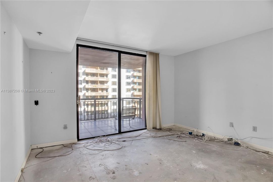 最近售出: $1,150,000 (2 贝兹, 2 浴室, 2018 平方英尺)