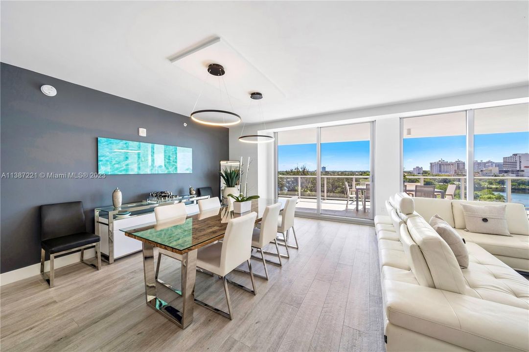 Recently Sold: $2,399,000 (3 beds, 3 baths, 2251 Square Feet)