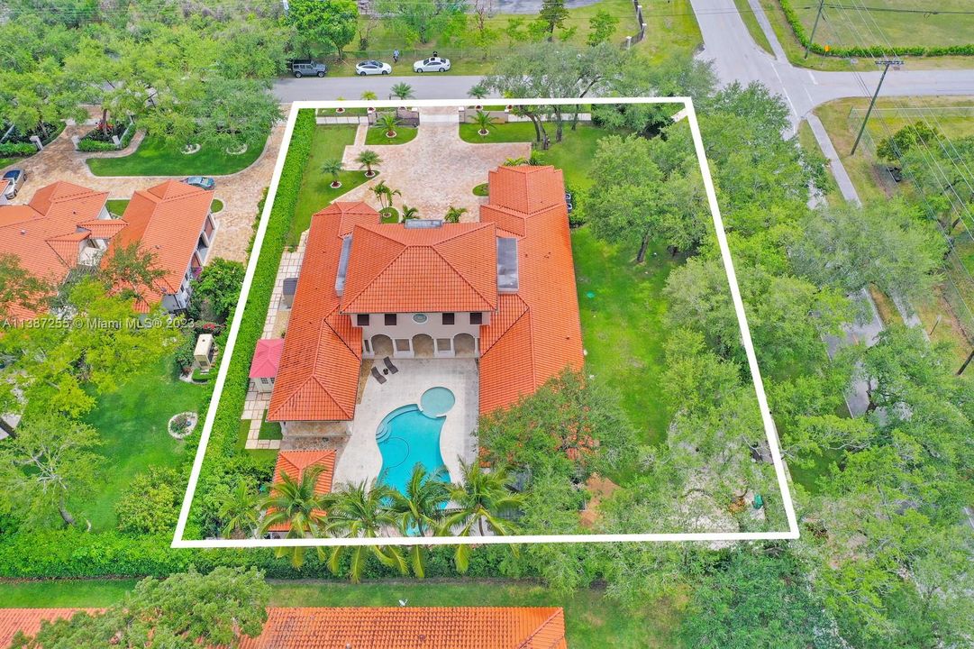 Recently Sold: $2,800,000 (4 beds, 6 baths, 5053 Square Feet)