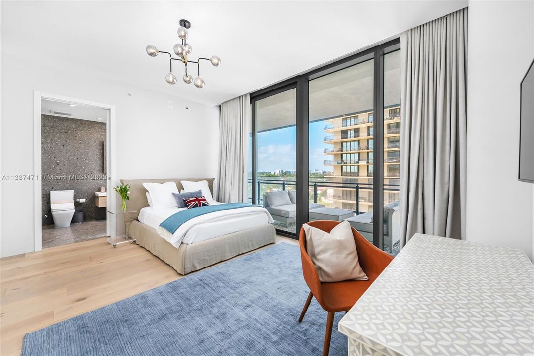 Recently Sold: $1,999,000 (1 beds, 1 baths, 1018 Square Feet)