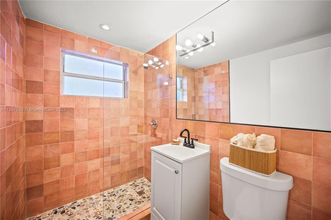 最近售出: $277,000 (0 贝兹, 1 浴室, 420 平方英尺)