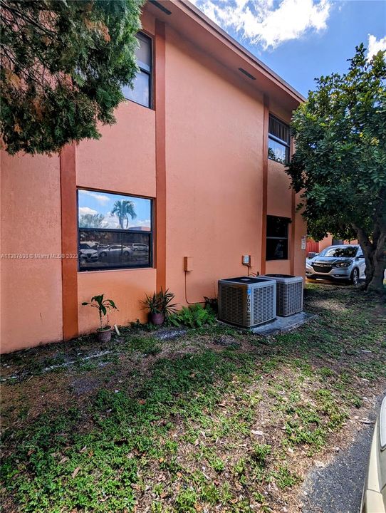 Recently Sold: $280,000 (3 beds, 2 baths, 1060 Square Feet)
