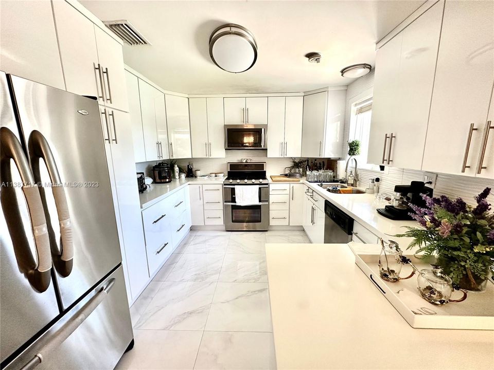 Recently Sold: $749,000 (3 beds, 2 baths, 1302 Square Feet)