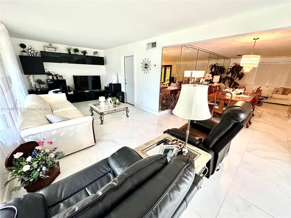 Recently Sold: $749,000 (3 beds, 2 baths, 1302 Square Feet)