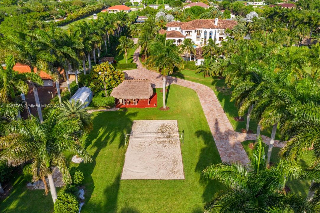 Recently Sold: $7,995,000 (6 beds, 7 baths, 10924 Square Feet)