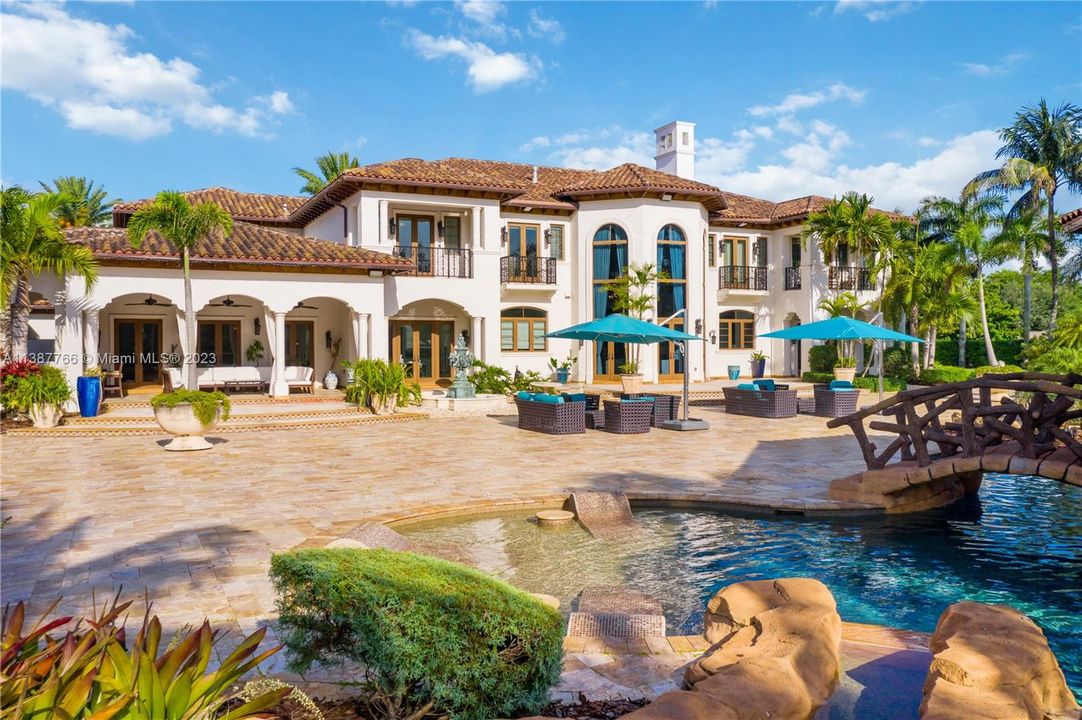 Recently Sold: $7,995,000 (6 beds, 7 baths, 10924 Square Feet)