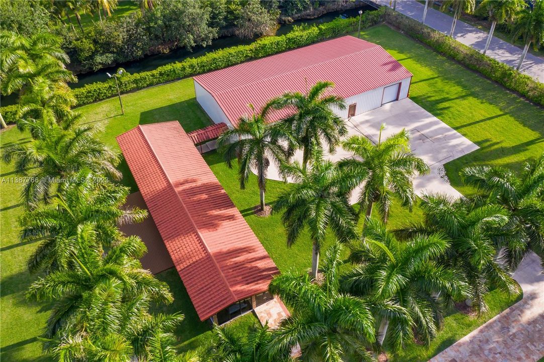 Vendido Recientemente: $7,995,000 (6 camas, 7 baños, 10924 Pies cuadrados)