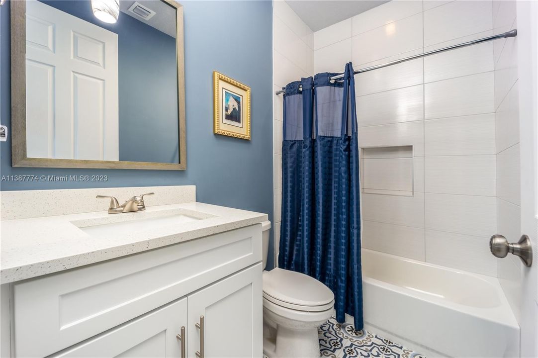 Vendido Recientemente: $469,900 (3 camas, 2 baños, 2125 Pies cuadrados)