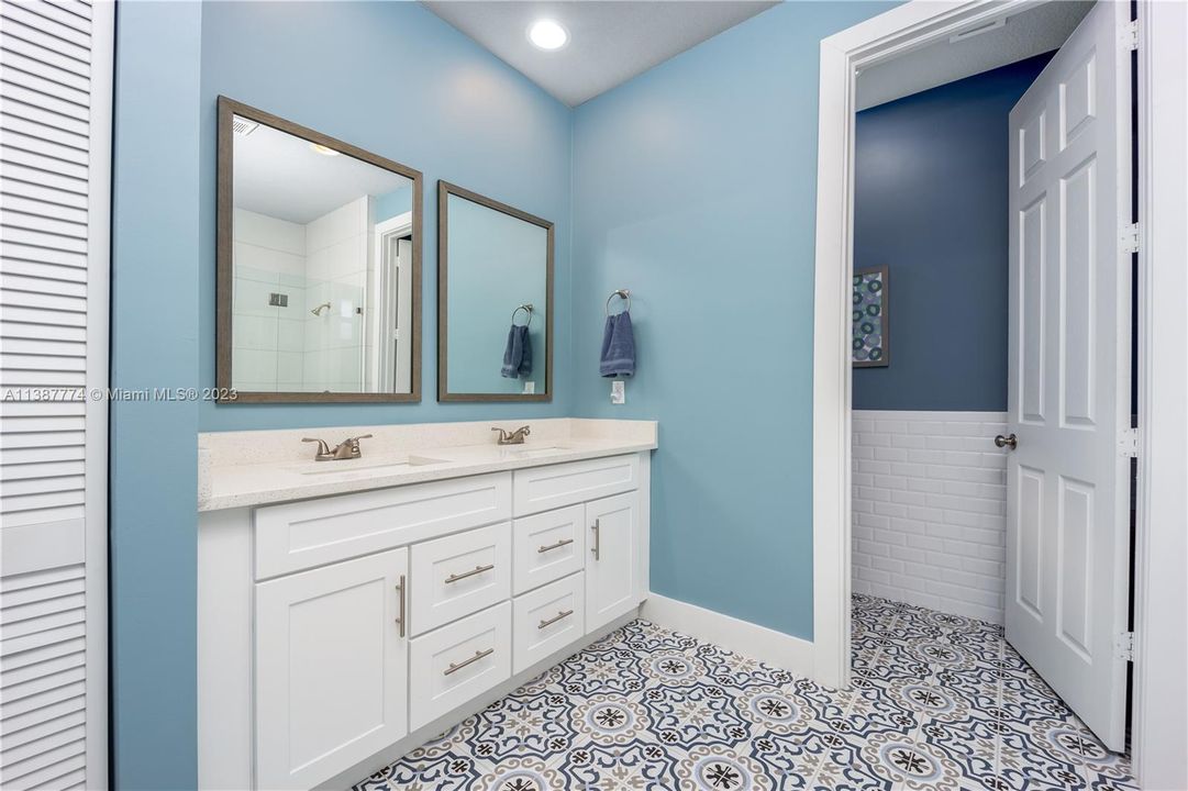 Vendido Recientemente: $469,900 (3 camas, 2 baños, 2125 Pies cuadrados)
