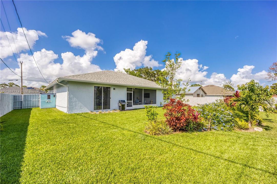 Vendido Recientemente: $469,900 (3 camas, 2 baños, 2125 Pies cuadrados)