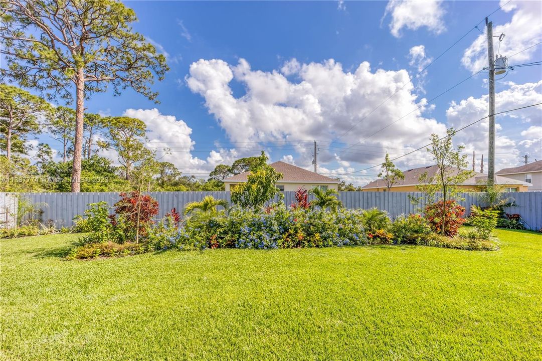 Vendido Recientemente: $469,900 (3 camas, 2 baños, 2125 Pies cuadrados)