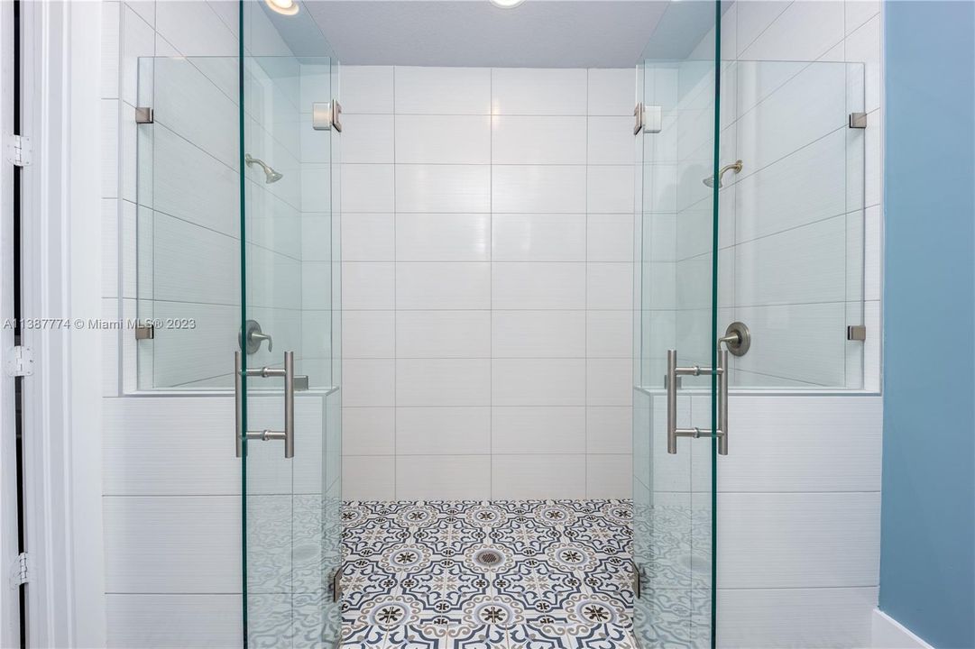 Vendido Recientemente: $469,900 (3 camas, 2 baños, 2125 Pies cuadrados)