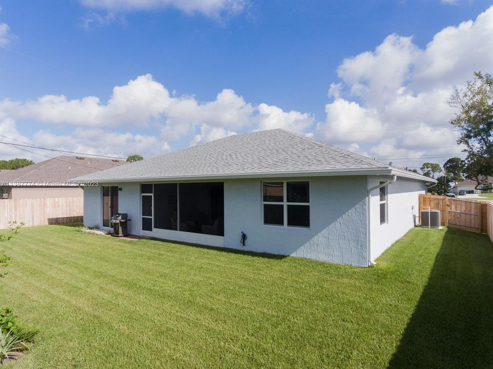 Vendido Recientemente: $469,900 (3 camas, 2 baños, 2125 Pies cuadrados)