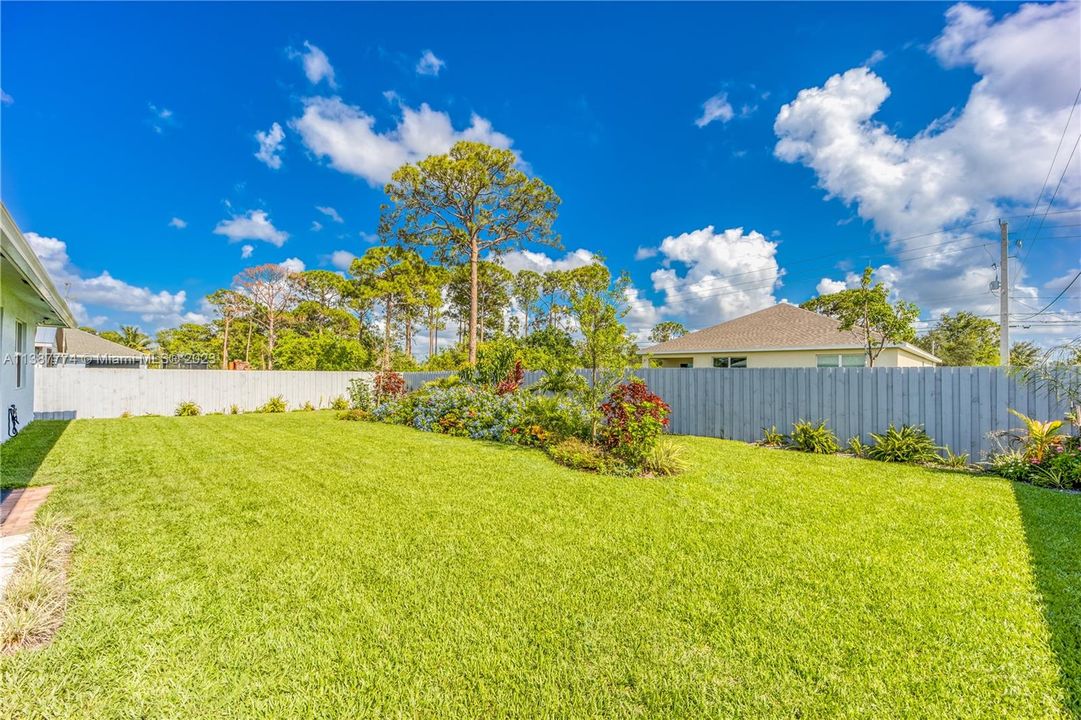 Vendido Recientemente: $469,900 (3 camas, 2 baños, 2125 Pies cuadrados)