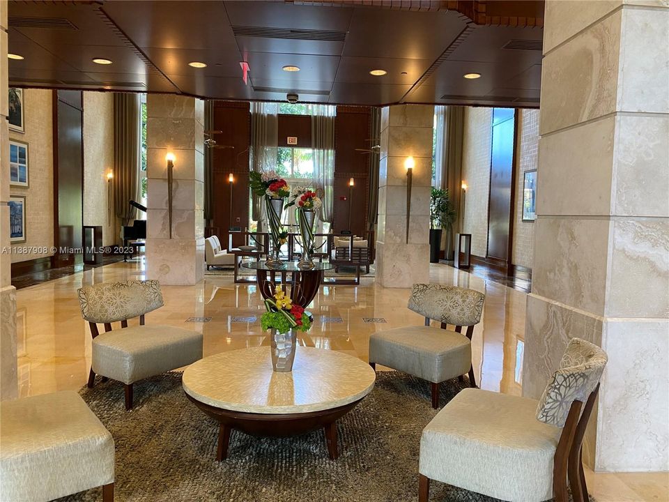 Recently Rented: $2,390 (1 beds, 1 baths, 860 Square Feet)