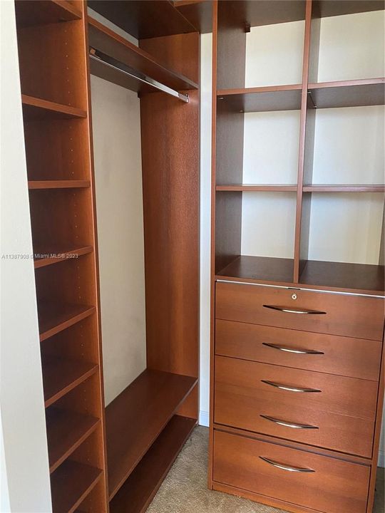 Recently Rented: $2,390 (1 beds, 1 baths, 860 Square Feet)