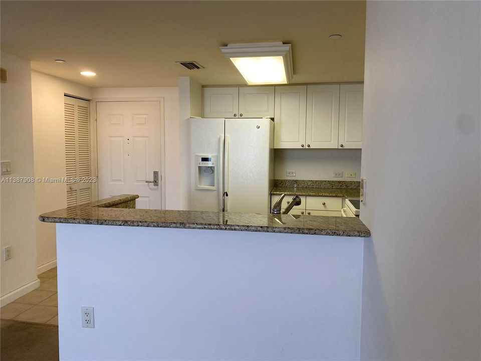 Recently Rented: $2,390 (1 beds, 1 baths, 860 Square Feet)